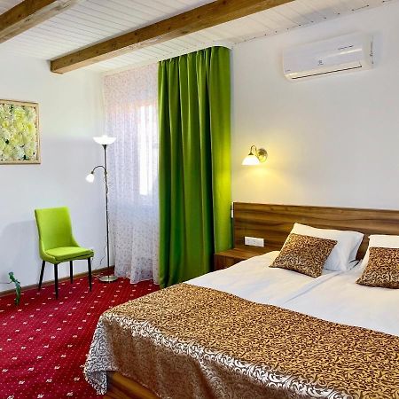 Rioro Hotel Myrhorod Ngoại thất bức ảnh