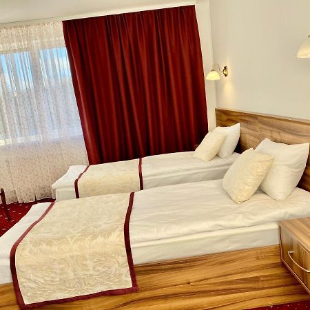 Rioro Hotel Myrhorod Ngoại thất bức ảnh