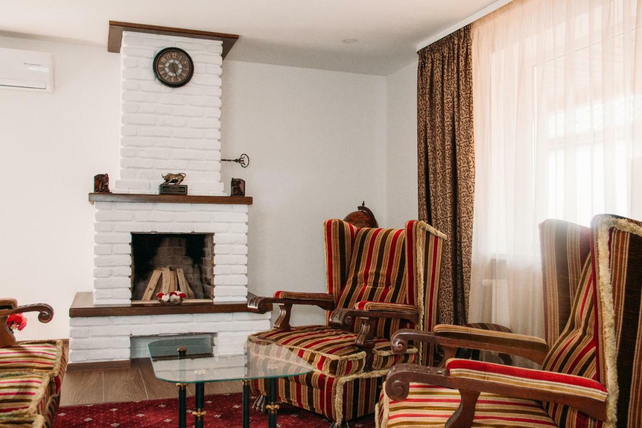 Rioro Hotel Myrhorod Ngoại thất bức ảnh
