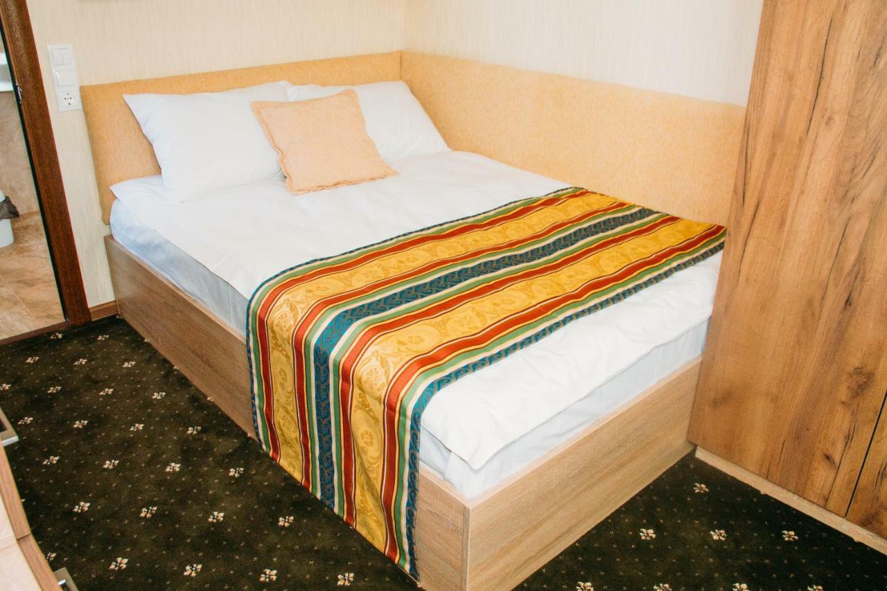 Rioro Hotel Myrhorod Ngoại thất bức ảnh