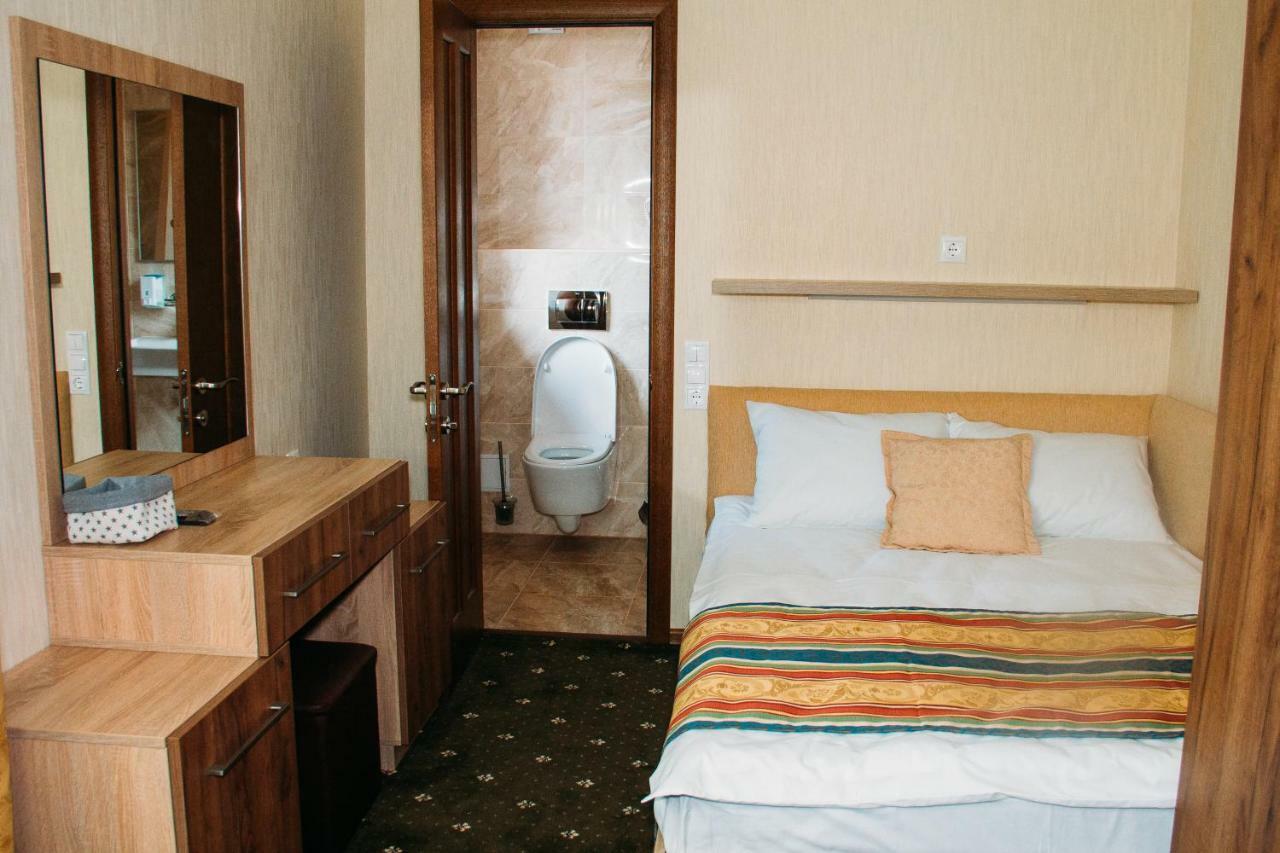 Rioro Hotel Myrhorod Ngoại thất bức ảnh