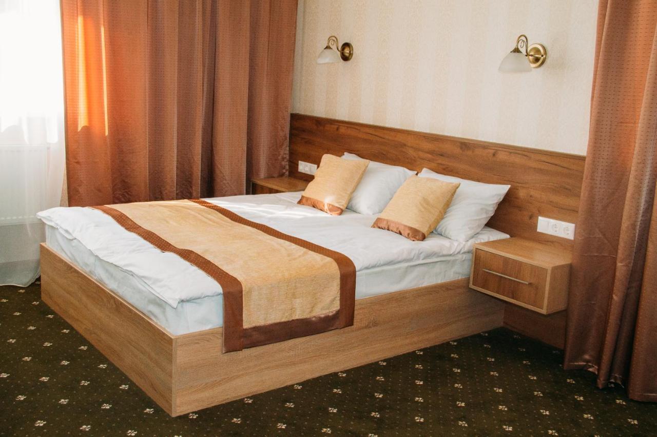 Rioro Hotel Myrhorod Ngoại thất bức ảnh