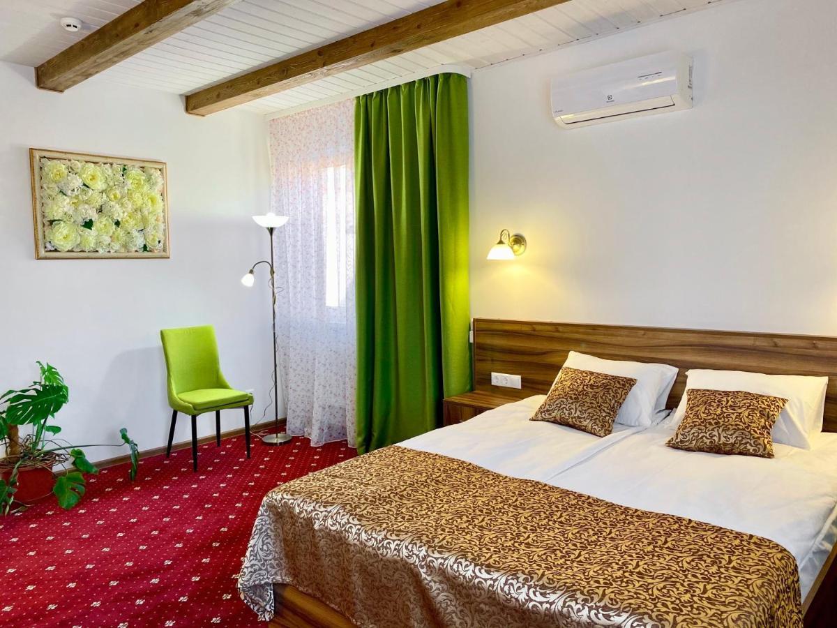Rioro Hotel Myrhorod Ngoại thất bức ảnh