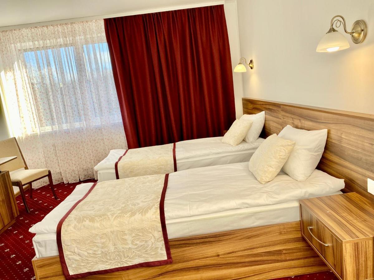 Rioro Hotel Myrhorod Ngoại thất bức ảnh